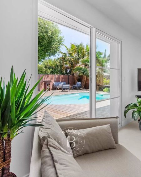 VILLA LUMINEUSE DE PLAIN PIED A VENDRE GUJAN MESTRAS