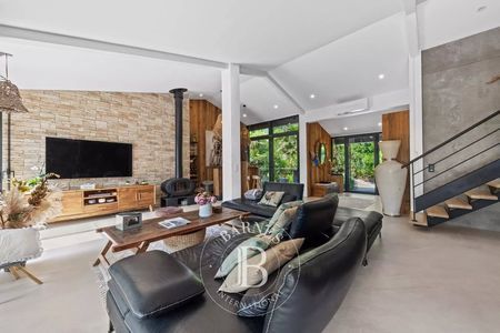 VILLA DE 9 PIÈCES A VENDRE PYLA SUR MER