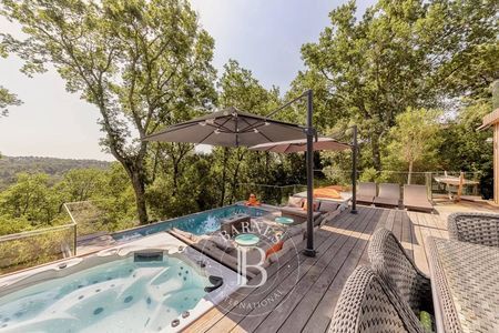VILLA AVEC JACUZZI ET PISCINE CHAUFFÉE A VENDRE QUARTIER CALME PYLA