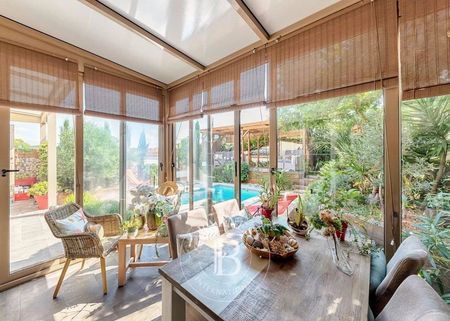 VILLA AVEC JARDIN ET PISCINE A VENDRE SUR ARCACHON