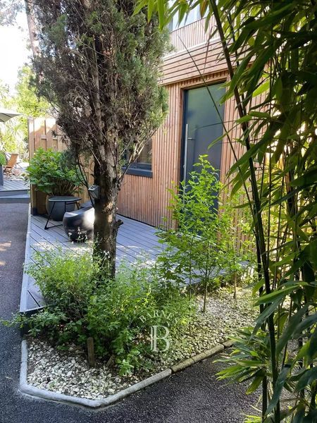 VILLA AVEC JOLI JARDIN A VENDRE SUR LA COMMUNE DE LEGE CAP FERRET