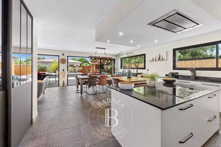 VILLA NEUVE SOUS GARANTIE A VENDRE LA TESTE