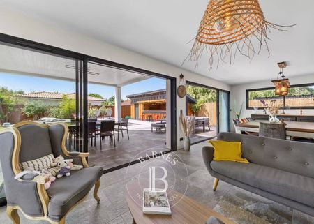 A VENDRE BELLE VILLA TOUT CONFORT PRESTATIONS MODERNES BASSIN ARCACHON
