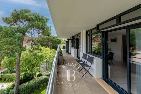 A VENDRE APPARTEMENT DERNIER ÉTAGE GRANDE TERRASSE PLAGE PERIRE ARCACHON