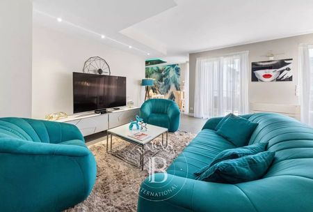 SUPERBE APPARTEMENT T4 SITUÉ EN HYPER CENTRE D’ARCACHON