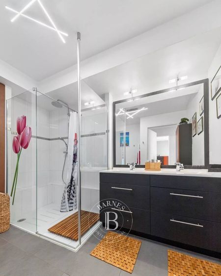 APPARTEMENT AVEC 2 SALLE D'EAU SALLE DE BAINS CENTRE ARCACHON