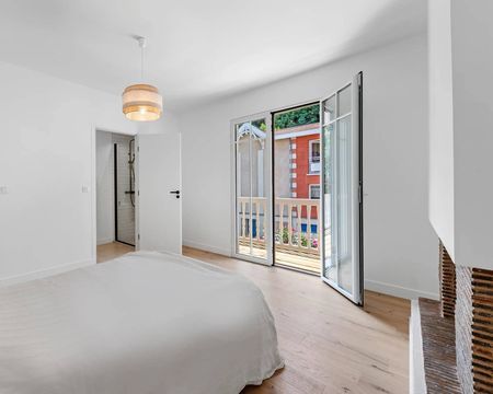 MAGNIFIQUE VILLA DE 7 PIÈCES, ENTIÈREMENT RÉNOVÉE, AU COEUR D’ARCACHON