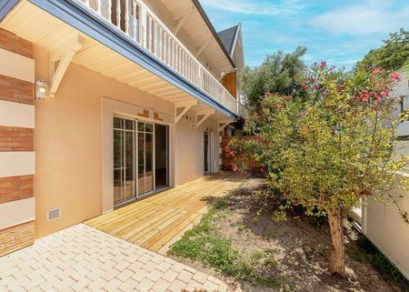 MAGNIFIQUE VILLA DE 7 PIÈCES, ENTIÈREMENT RÉNOVÉE, AU COEUR D’ARCACHON