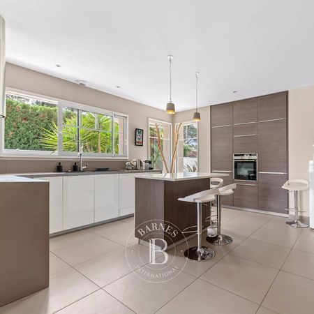 VILLA TOUT CONFORT A VENDRE LA HUME