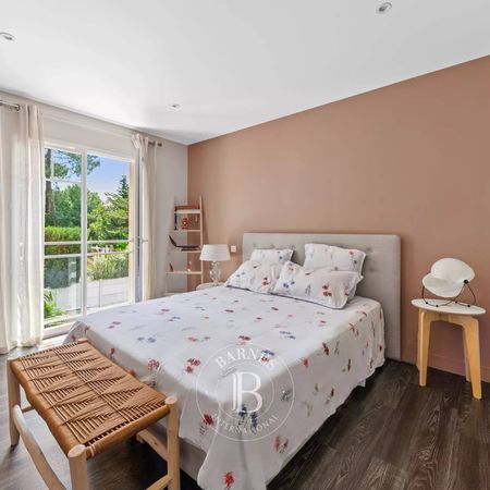 belle villa beaux volumes piscine garage a vendre quartier calme la hume