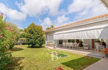 VENTE MAISON AVEC JARDIN CENTRE MOULLEAU