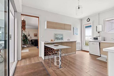 VILLA PLAIN PIED EN PARAIT ETAT A VENDRE CENTRE MOULLEAU