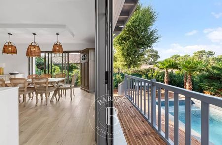 SUPERBE VILLA AVEC PISCINE A VENDRE ABATILLES ARCACHON