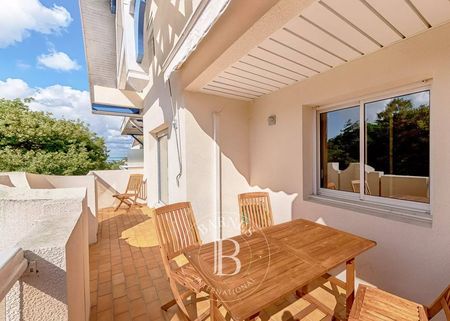 A VENDRE APPARTEMENT DERNIER ÉTAGE RÉSIDENCE AVEC PISCINE ARCACHON