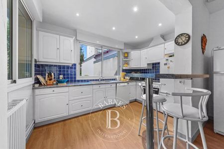 A VENDRE VILLA 6 PIÈCES CUISINE EQUIPÉE CENTRE ARCACHON