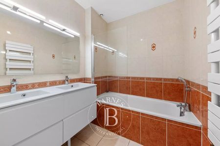 A VENDRE MAISON DE VILLE CENTRE VILLE ARCACHON