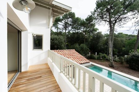 BELLE MAISON RENOVEE AVEC PISCINE, AU MOULLEAU