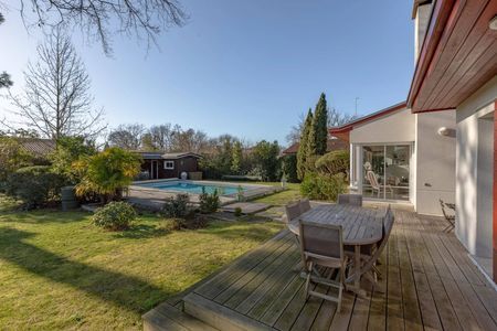 MAGNIFIQUE VILLA D’ARCHITECTE AVEC PISCINE À ANDERNOS