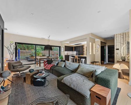 VILLA CONTEMPORAINE AVEC VUE SUR LA FORÊT À ARCACHON