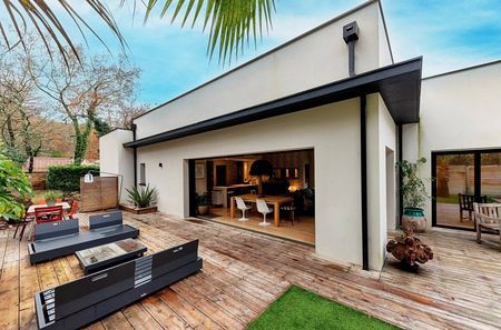 VILLA CONTEMPORAINE AVEC VUE SUR LA FORÊT À ARCACHON
