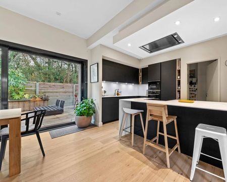 VILLA CONTEMPORAINE AVEC VUE SUR LA FORÊT À ARCACHON