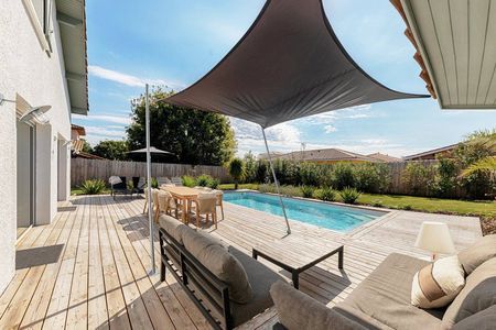 MAGNIFIQUE VILLA BASCO-LANDAISE AVEC PISCINE SITUÉE DANS LE CENTRE DE LA TESTE-DE-BUCH