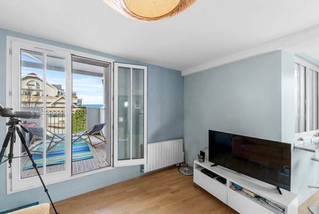 APPARTEMENT AU DERNIER ÉTAGE, AVEC VUE PANORAMIQUE SUR LE BASSIN