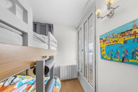 APPARTEMENT AU DERNIER ÉTAGE, AVEC VUE PANORAMIQUE SUR LE BASSIN