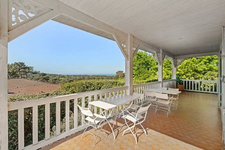 PROPRIÉTÉ FAMILIALE D’EXCEPTION EN VENTE AVEC VUE PANORAMIQUE SUR LE BASSIN D'ARCACHON, AU PYLA-SUR-MER