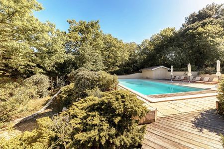 PROPRIÉTÉ FAMILIALE D’EXCEPTION EN VENTE AVEC VUE PANORAMIQUE SUR LE BASSIN D'ARCACHON, AU PYLA-SUR-MER
