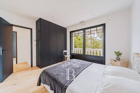 EXCLUSIVITÉ - MAGNIFIQUE VILLA RÉNOVÉE, 8 PIÈCES ET PISCINE AU PYLA-SUR-MER