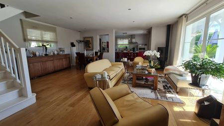 MAISON À VENDRE AVEC PISCINE BASSIN D'ARCACHON