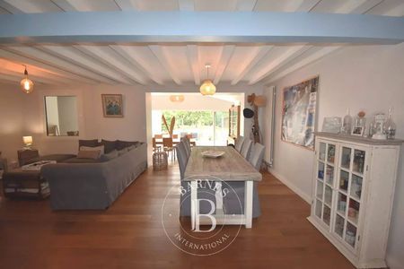 BELLE VILLA FAMILIALE, ENTIÈREMENT RÉNOVÉE, À CLAOUEY