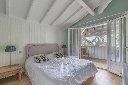 JOLIE VILLA FERRET CAPIENNE AVEC PISCINE A VENDRE EN SECONDE LIGNE SECTEUR BELISAIRE