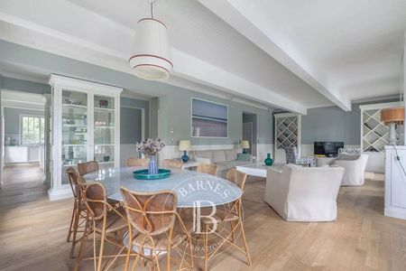 VILLA FERRET CAPIENNE A VENDRE AVEC PISCINE