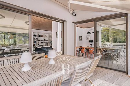 LUMINEUSE VILLA TOUT CONFORT A VENDRE AU PYLA 33115