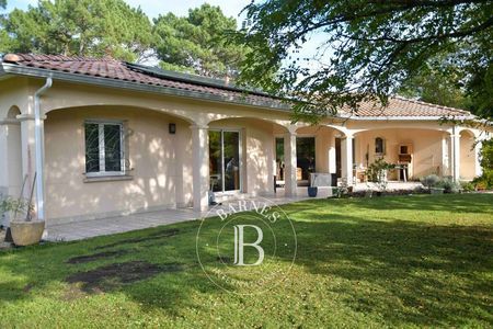 VILLA FAMILIALE À LÈGE BOURG