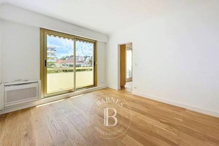 A VENDRE RÉSIDENCE RECHERCHEE ARCACHON CENTRE SUPERBE APPARTEMENT VUE BASSIN