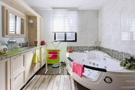 APPARTEMENT DE STANDING DE 132 M² AVEC BALCONS ET PARKING EN CENTRE-VILLE D’ARCACHON