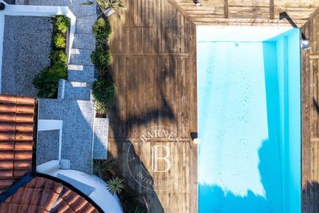 MAGNIFIQUE VILLA FAMILIALE RÉNOVÉE AVEC PISCINE AU SEL ET JARDIN ARBORÉ À ARCACHON