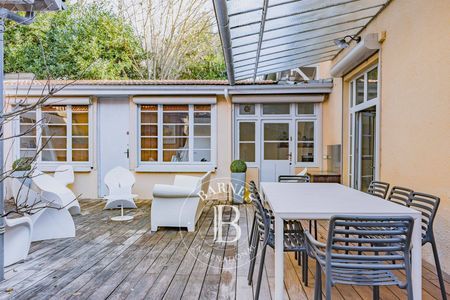 5. Salle de bains moderne dans une villa familiale au Bassin d’Arcachon.