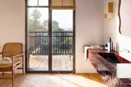 VILLA ENTIÈREMENT RÉNOVÉE AVEC VUE SUR LE BASSIN ET PISCINE AU PYLA-SUR-MER
