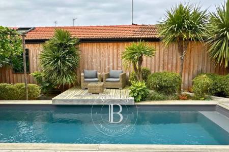 ÉLÉGANTE MAISON CONTEMPORAINE AVEC PISCINE AU COEUR D’ARCACHON, PROCHE PLAGE