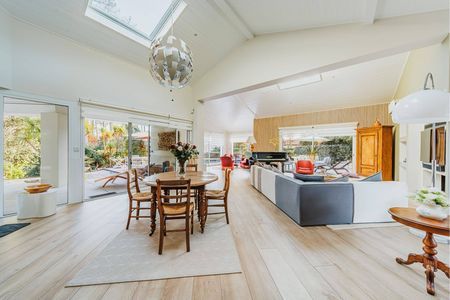 Salon spacieux avec lumière naturelle, Barnes Bassin d’Arcachon
