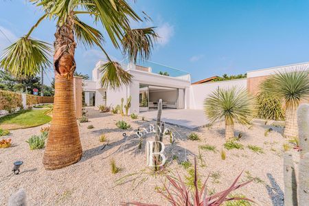 VILLA D’ARCHITECTE STYLE CALIFORNIEN, AVEC PISCINE ET GARAGE