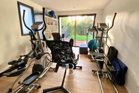 VILLA AVEC 4 CHAMBRES, PISCINE ET SALLE DE SPORT, ET PLAGE À PIED AU PYLA-SUR-MER