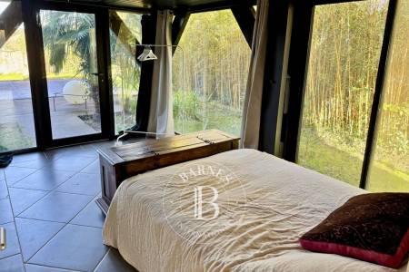 VILLA EN PREMIÈRE LIGNE AVEC VUE PANORAMIQUE ET PISCINE À GUJAN-MESTRAS