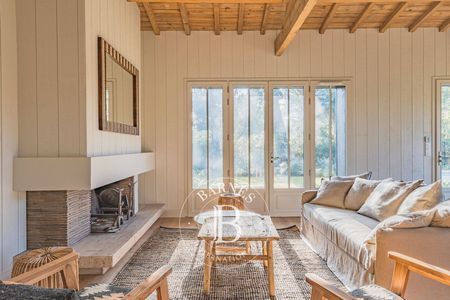 VILLA EN BOIS AVEC PISCINE DANS LE CENTRE DU CAP FERRET