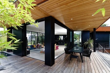 A PROXIMITÉ DES PLAGES ET DE TOUS LES COMMERCES A VENDRE SUPERBE VILLA NEUVE AVEC PISCINE CHAUFFÉE GOLF D'ARCACHON