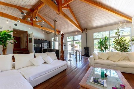 VILLA AVEC GRANDE PIÈCE DE VIE OUVERTE SUR PISCINE ET JOLI JARDIN JARDIN PAYSAGÉ CORNICHE PROCHE PYLA